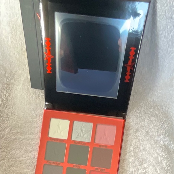 JEFFREE STAR  DISCONTINUED  ‘WEIRDO PALLETTE ‘’ NEW IN BOX - Picture 9 of 10